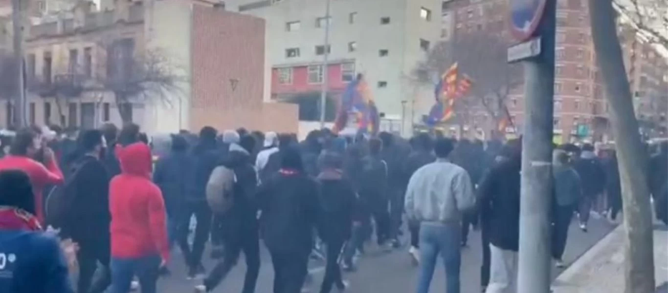 Οπαδοί της Μπαρτσελόνα συγκεντρώθηκαν έξω από το «Καμπ Νου» για να εμψυχώσουν την ομάδα (βίντεο)